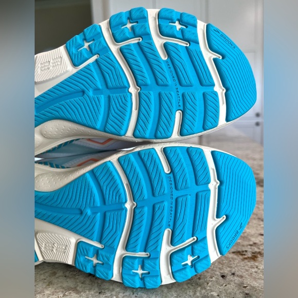 Brooks Adrenaline GTS 23 Women's Coconut Papaya - Picture 10 of 15